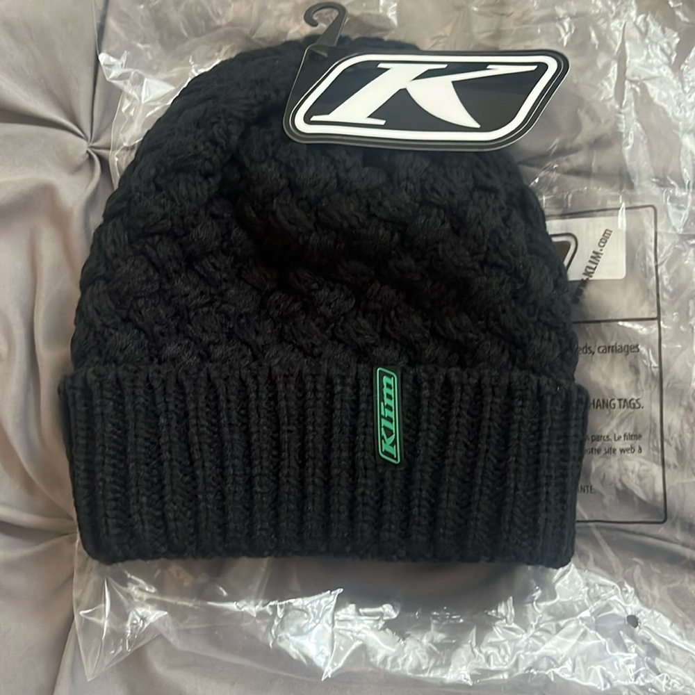 NWT pow beanie